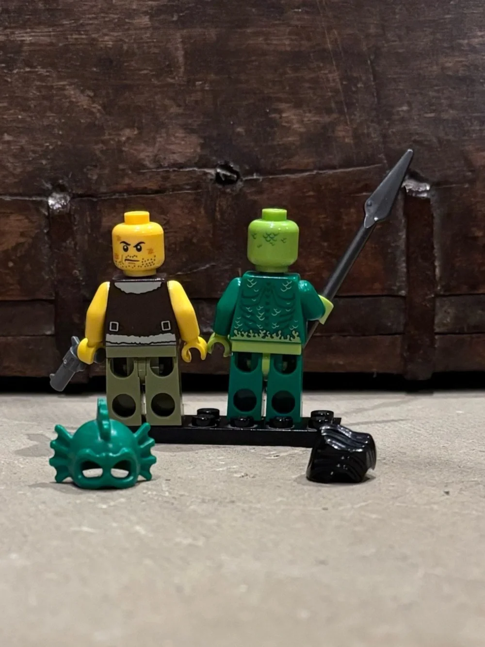 Lego Monster Fighters: 9461 The Swamp Creature and Frank Rock Minifigures - Picture 4 of 5